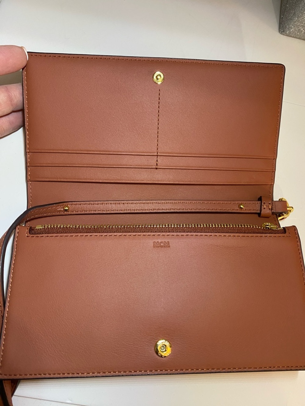 MCM Diamond Chain Wallet In Calfskin - Picture 9 of 11